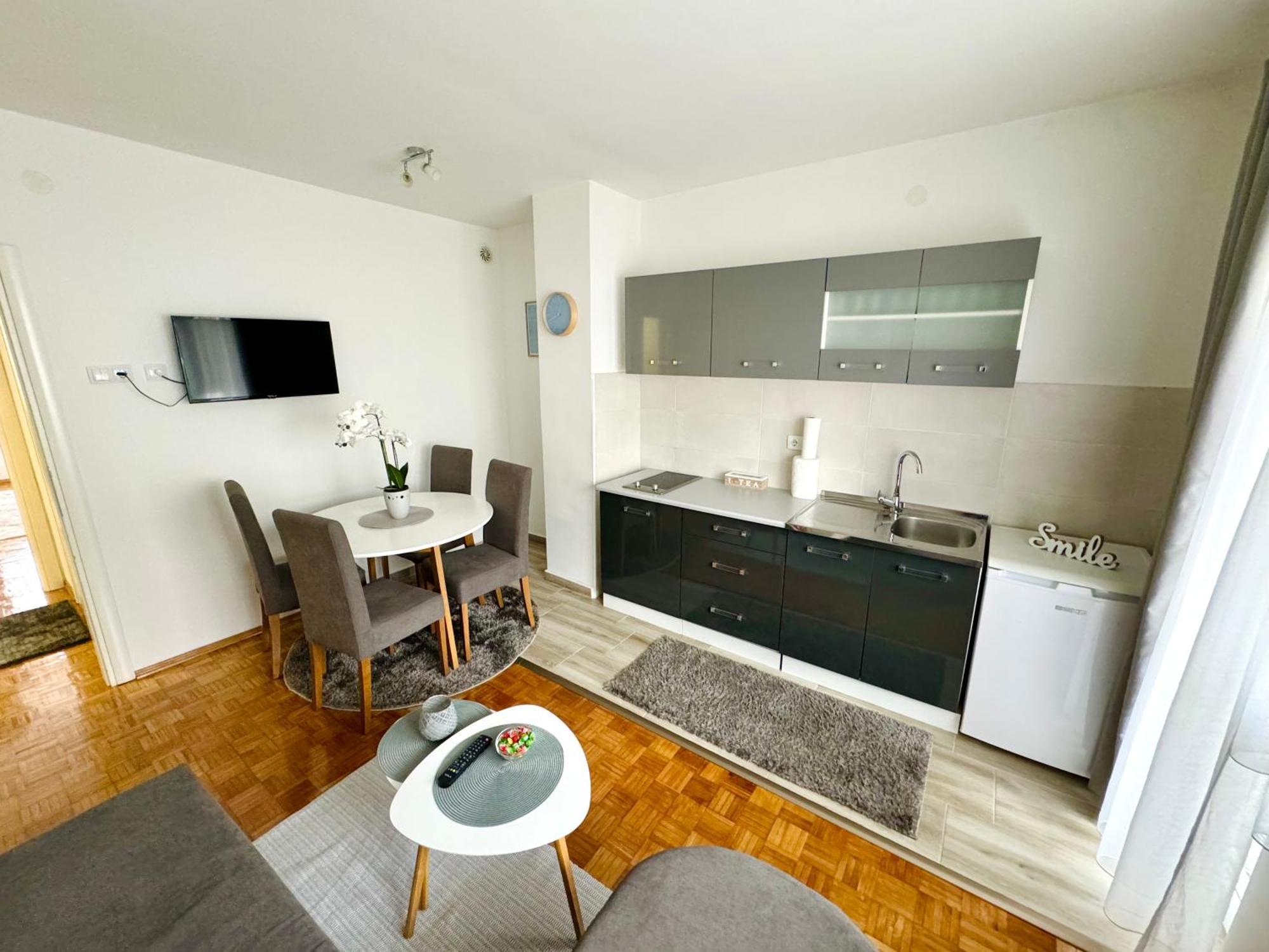 Gradiska Na Savi Apartmani I Sobe Esterno foto